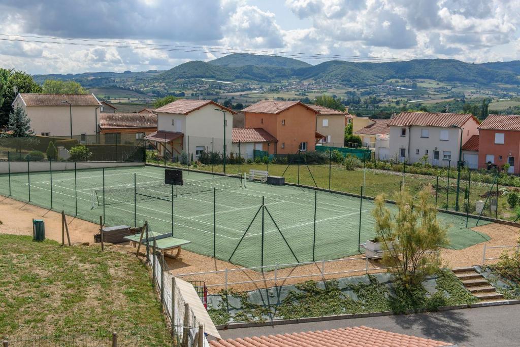Tenis a/nebo squash v ubytování Hotel Le Chatard nebo okolí