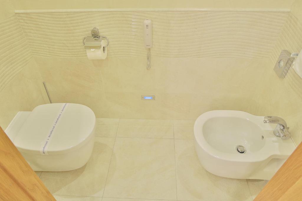 Retro Riverside Wellness Resort - 8