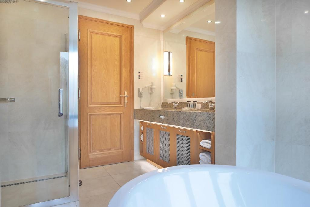 Retro Riverside Wellness Resort - 14