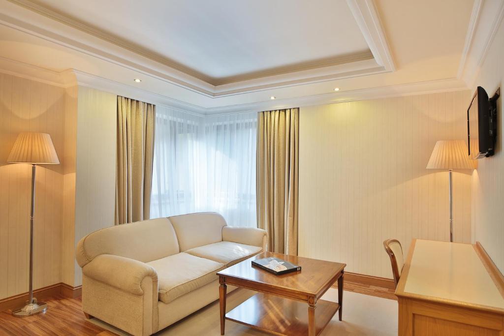 Retro Riverside Wellness Resort - 13