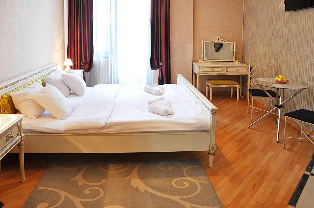Postel nebo postele na pokoji v ubytování Hotel Gallery