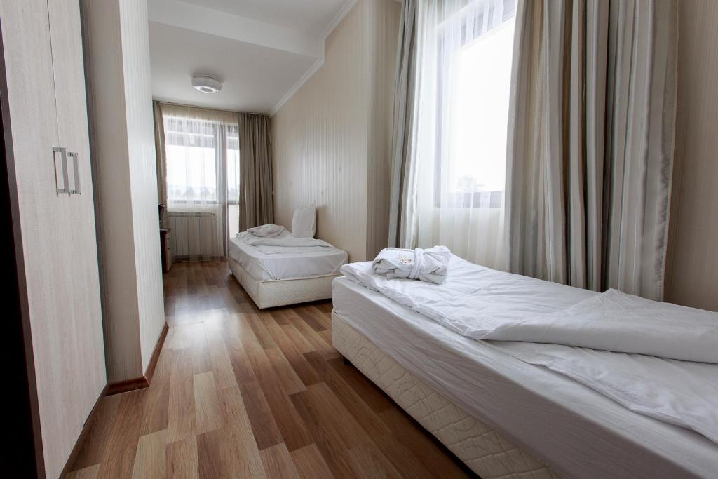 Postel nebo postele na pokoji v ubytování Hotel Nikol