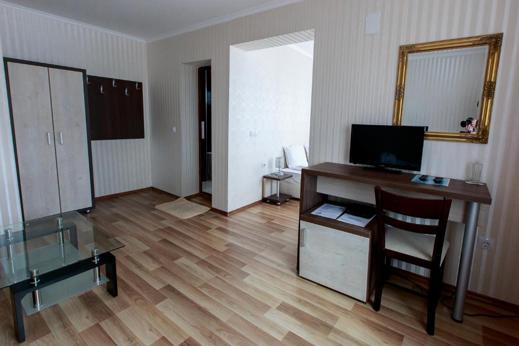 TV a/nebo společenská místnost v ubytování Hotel Nikol