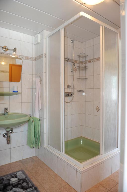 A bathroom at Haus Dorfer