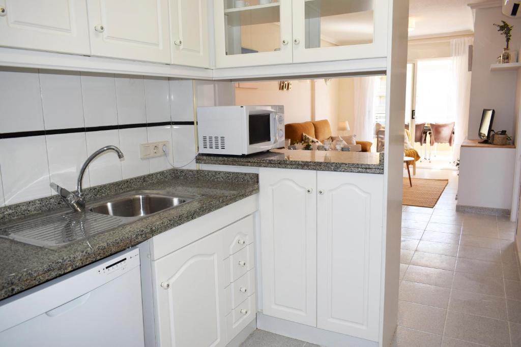 Kuchyňa alebo kuchynka v ubytovaní Anacasa Bahia de Denia Les Marines AP2111