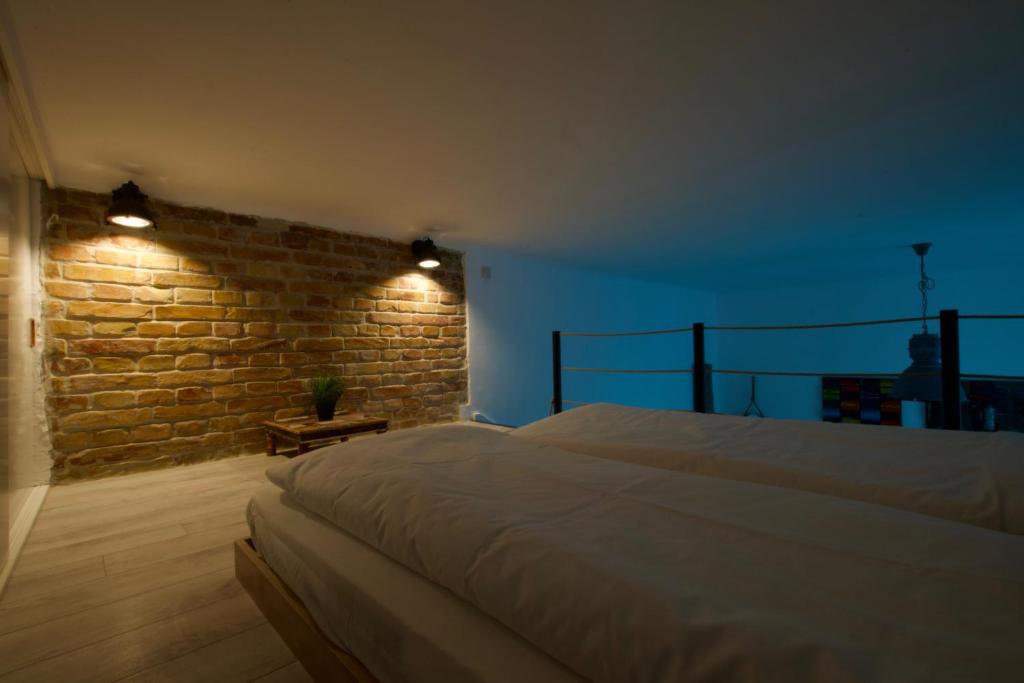 A bed or beds in a room at Standard Apartment by Hi5 - Wesselényi 8