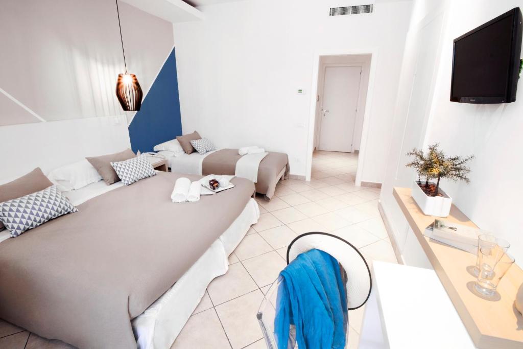 a living room with two beds and a tv at Hotel Rivage in Sorrento