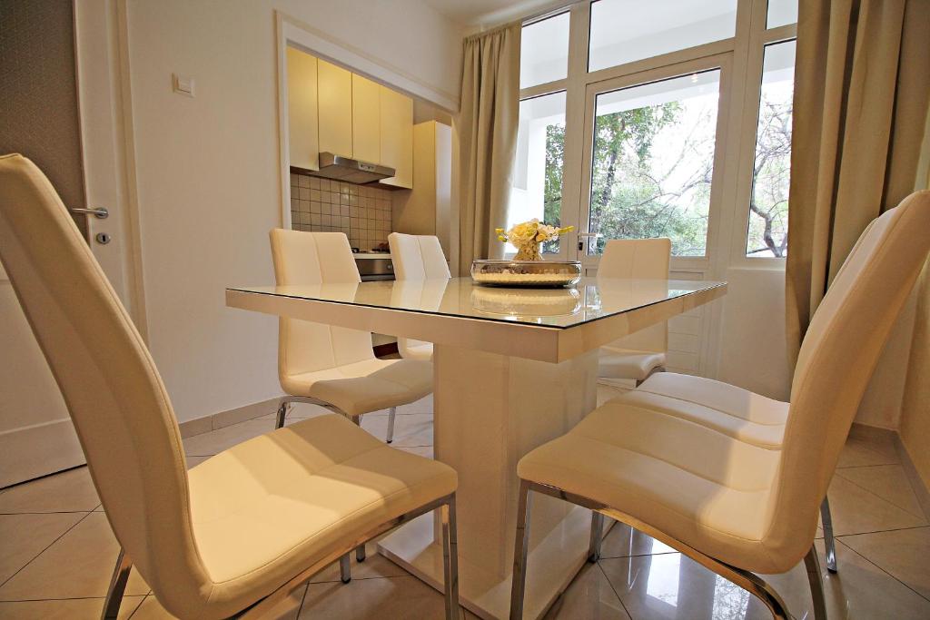 a dining room with a table and chairs at Apartment Puhov Zadar in Zadar