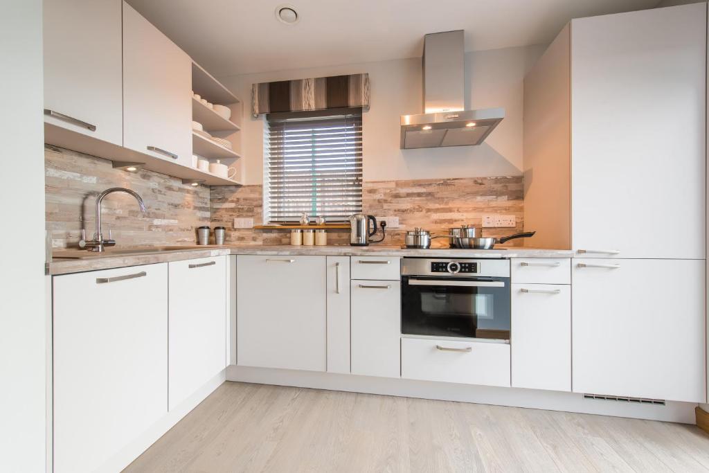 A kitchen or kitchenette at Dalriada Lodges Ruthery