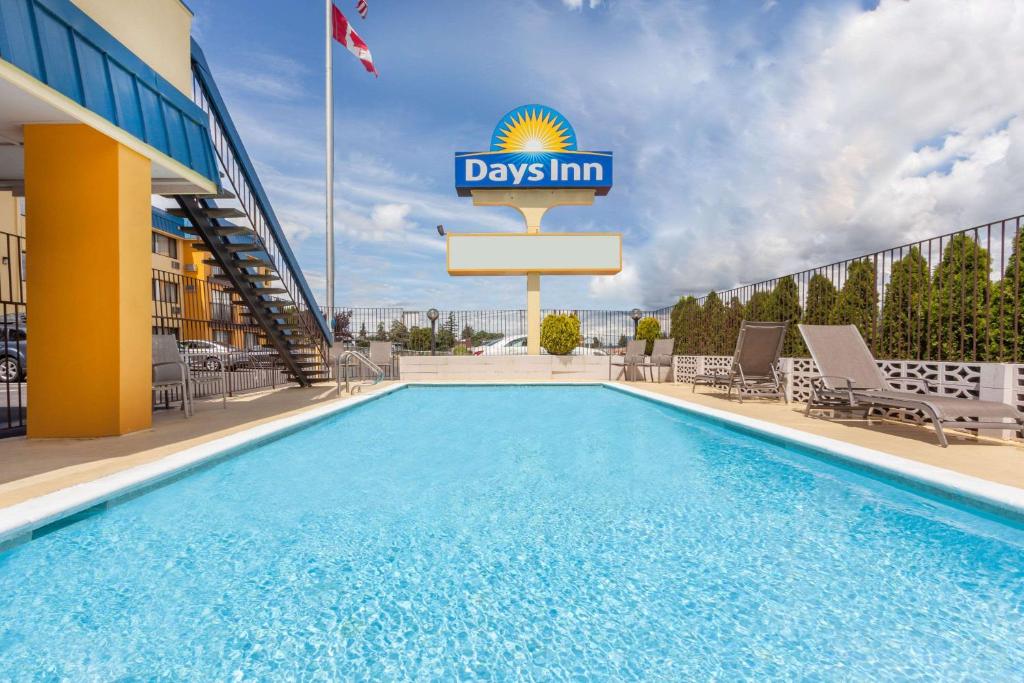 Bazén v ubytování Days Inn By Wyndham Bellingham WA nebo v jeho okolí