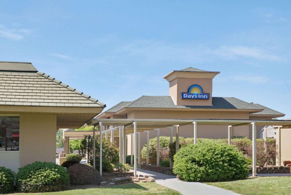 a hotel with a sign on top of a building at Days Inn by Wyndham Charlotte/Woodlawn Near Carowinds in Charlotte