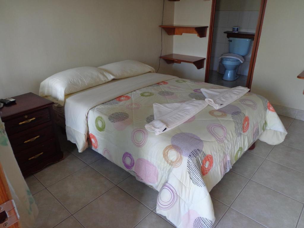 Postel nebo postele na pokoji v ubytování Hostal Nathaly