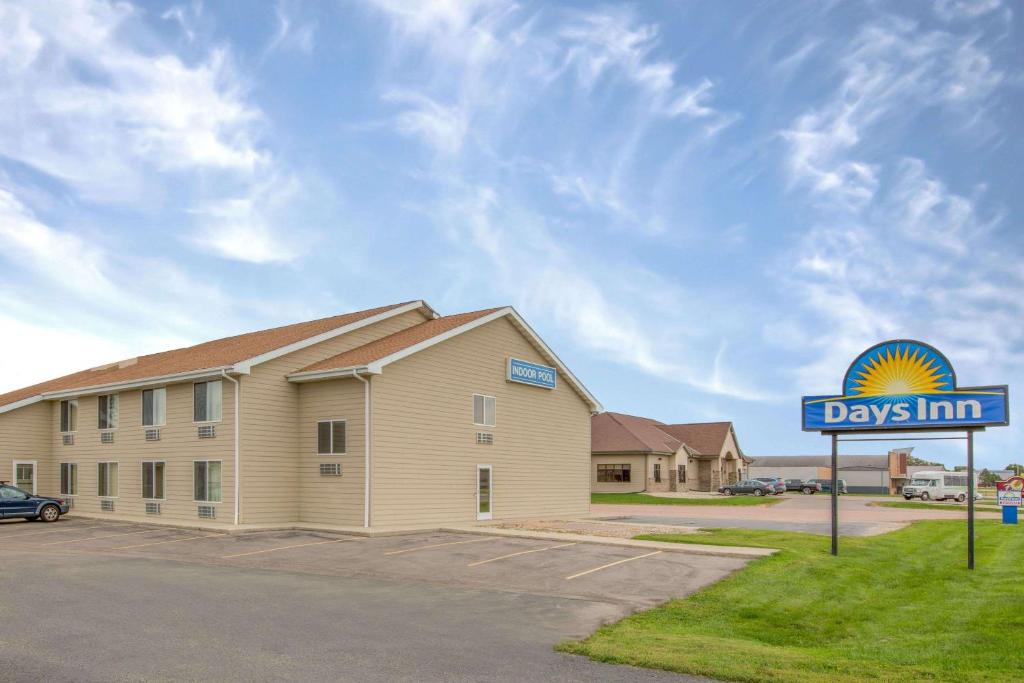 a days inn sign in front of a building at Days Inn by Wyndham Worthington in Worthington