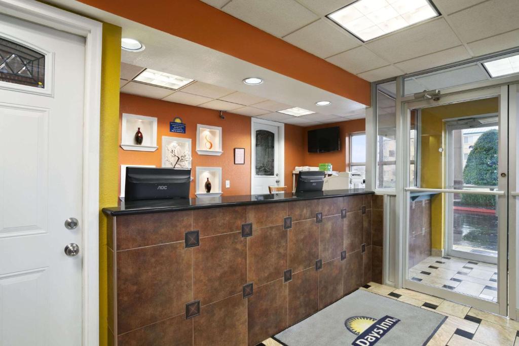 Days Inn by Wyndham Airport Nashville East photo