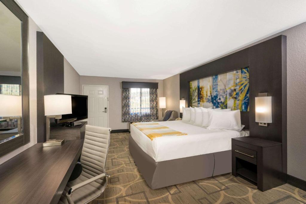 Days Inn by Wyndham Asheville Downtown North photo