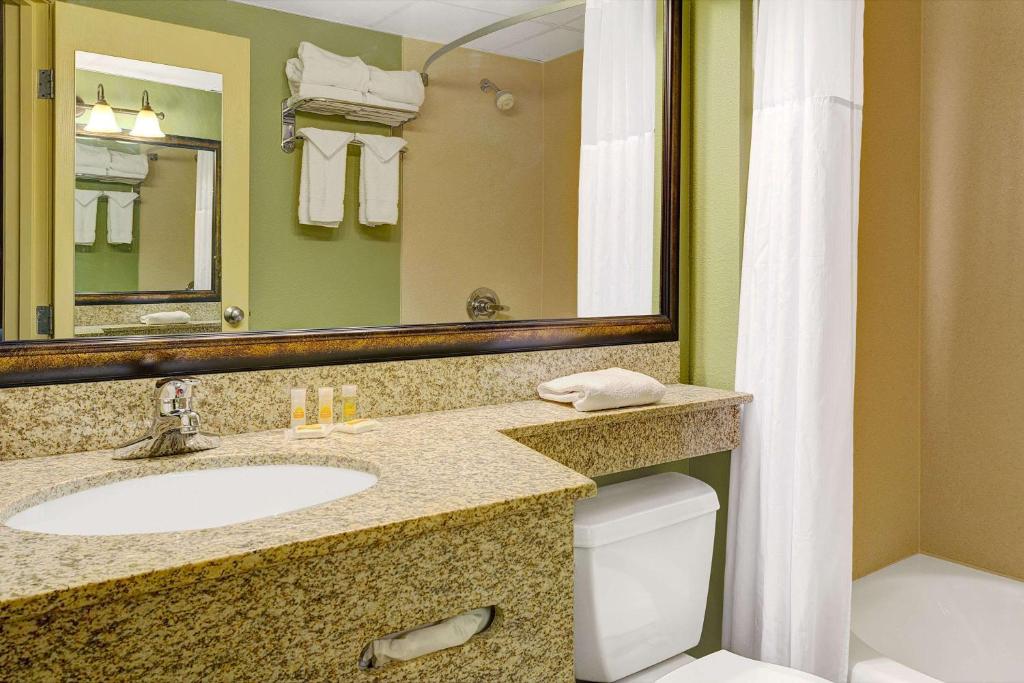 Days Inn by Wyndham Cheyenne - King Studio Suite - No Fumar