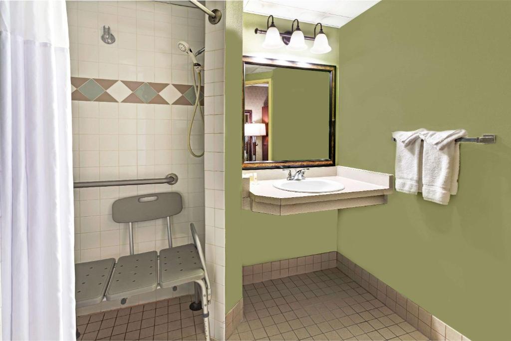 Days Inn by Wyndham Cheyenne - King Room - Acceso A Discapacitados/no Fumar