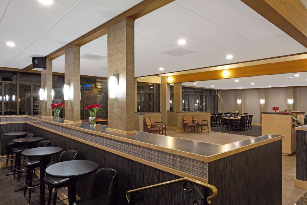 Days Inn by Wyndham Lanham Washington DC photo