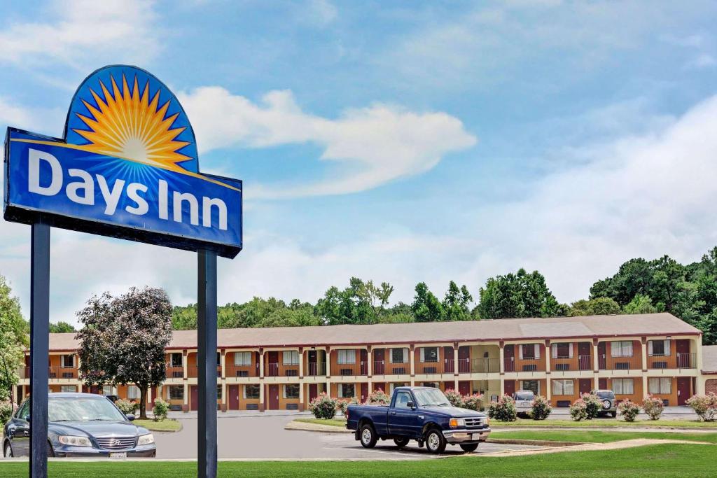 Days Inn by Wyndham Newport News