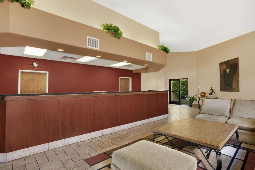 a waiting room at a hospital with a waiting bar at Days Inn by Wyndham Globe in Globe