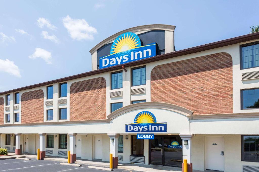 a rendering of a days inn niagara falls at Days Inn by Wyndham Dumfries Quantico in Dumfries