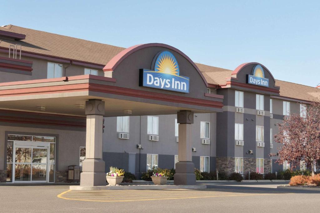 uma representação de um hotel de estalagem em Days Inn & Suites by Wyndham Thunder Bay em Thunder Bay