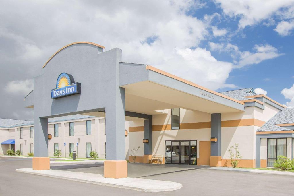 a rendering of a modern hotel at Days Inn by Wyndham Hattiesburg MS in Hattiesburg