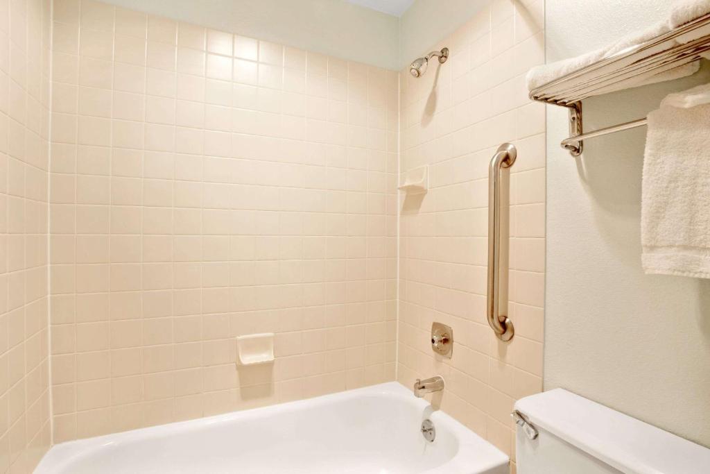 Koupelna v ubytování FairBridge Inn Express Tukwila