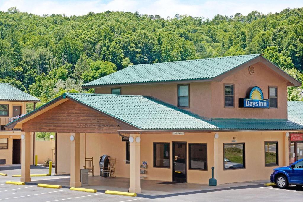 a hotel with a sign on the front of a building at Days Inn by Wyndham Cherokee Near Casino in Cherokee