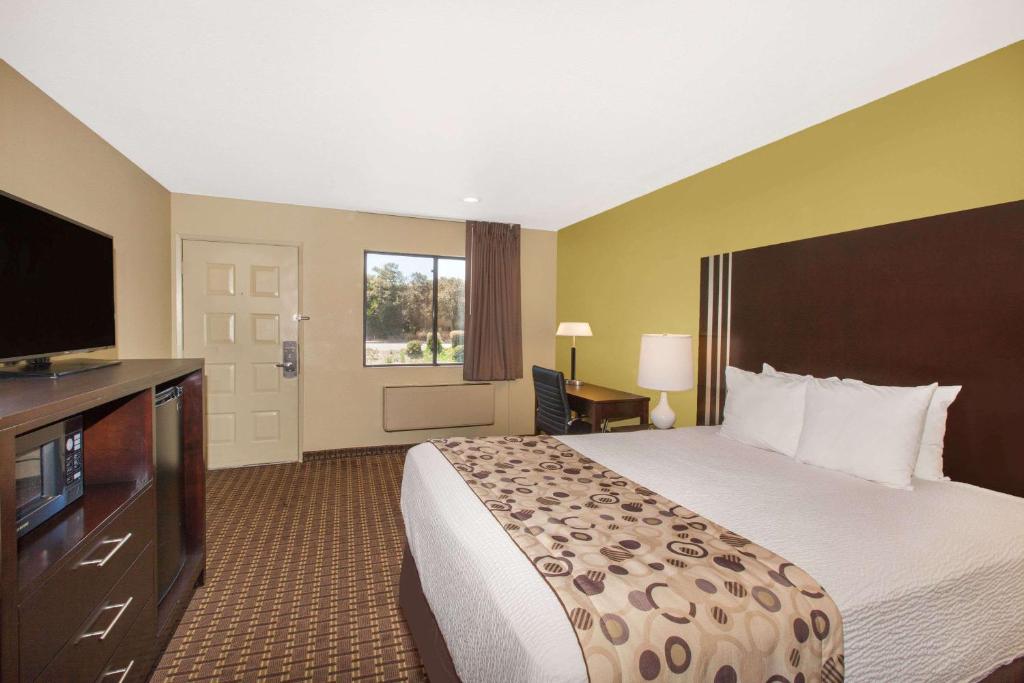 Days Inn by Wyndham San Jose Airport - King Studio Suite - Non-fumeur