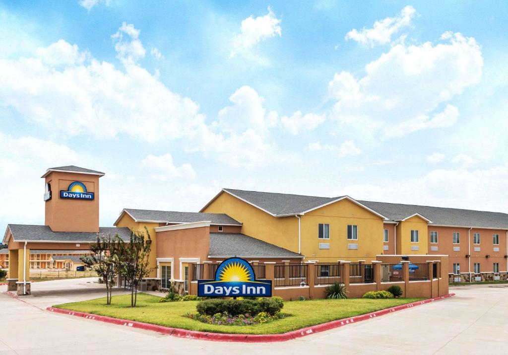 a rendering of a days inn hotel at Days Inn by Wyndham Rockdale Texas in Rockdale