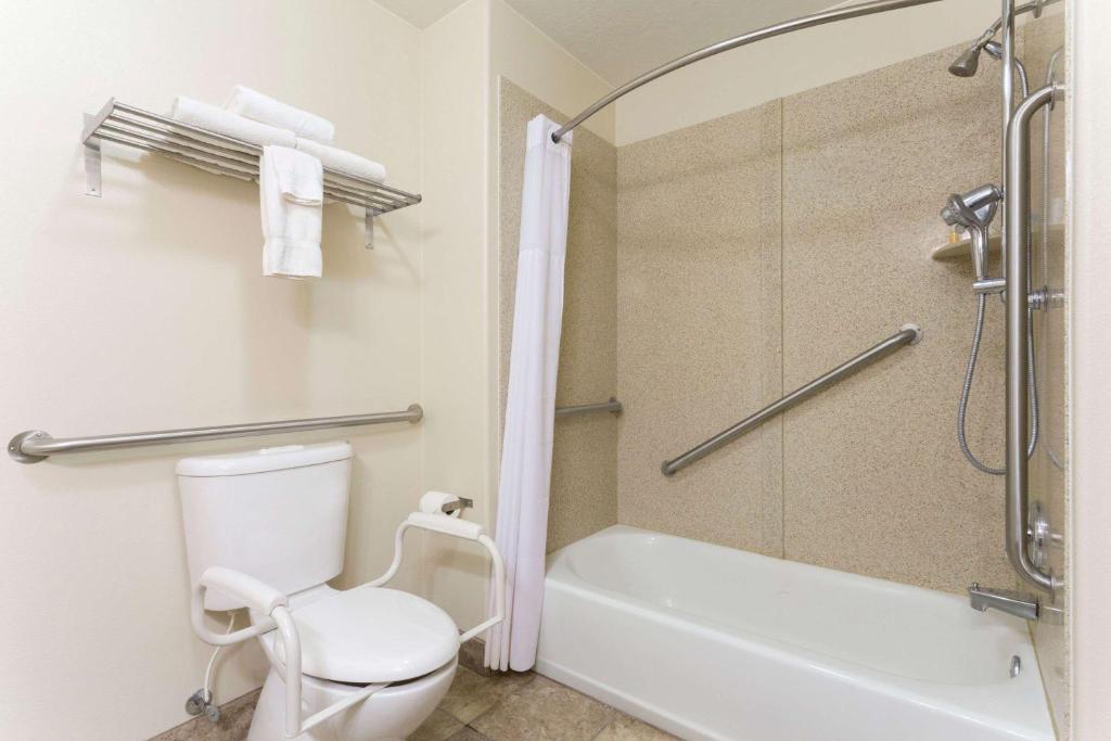 Days Inn by Wyndham Beaver - Camera Queen - Accesso Disabili - Non Fumatori