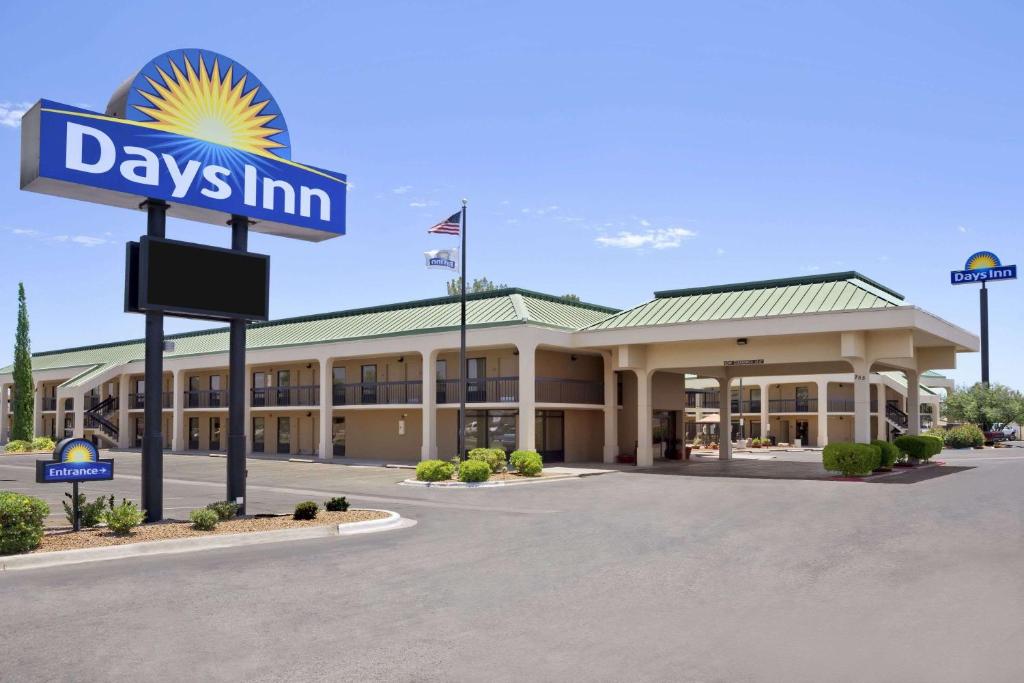 a days inn sign in front of a building at Days Inn by Wyndham Las Cruces in Las Cruces