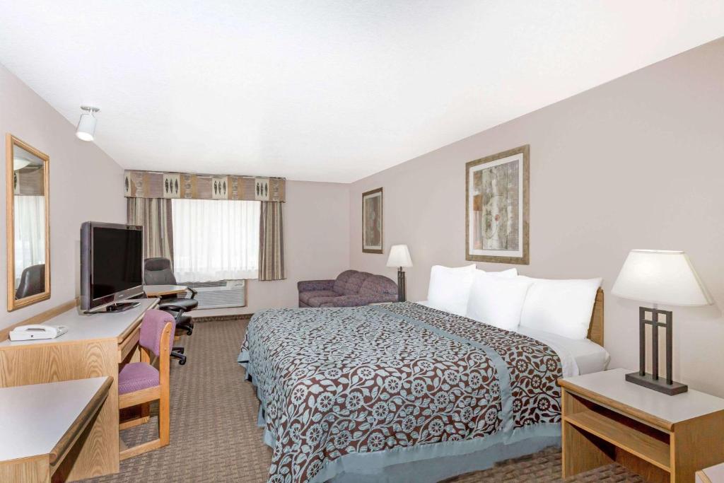 Uma cama ou camas num quarto em Days Inn & Suites by Wyndham Kanab