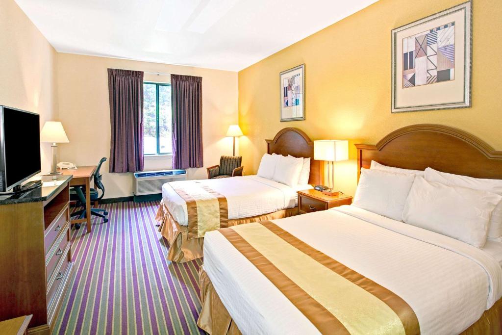 Days Inn & Suites by Wyndham Hickory photo