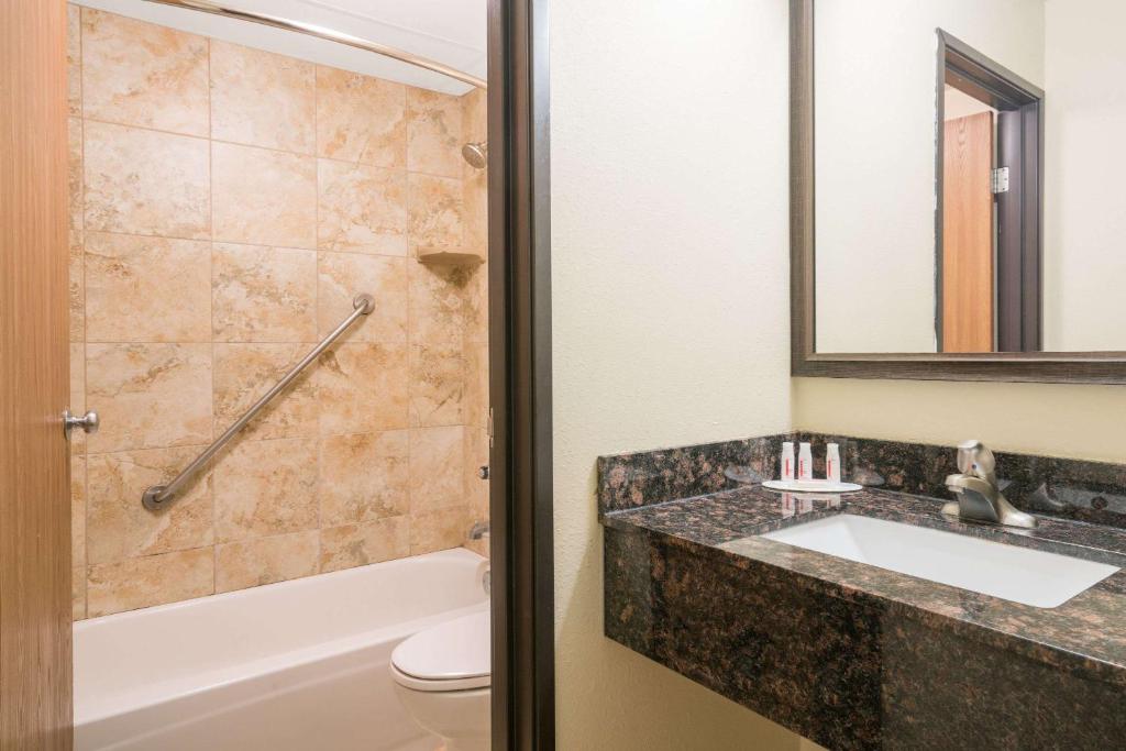8/14) First Apartment Checklist: Bathroom Edition, Gallery posted by  Carissa Nicole