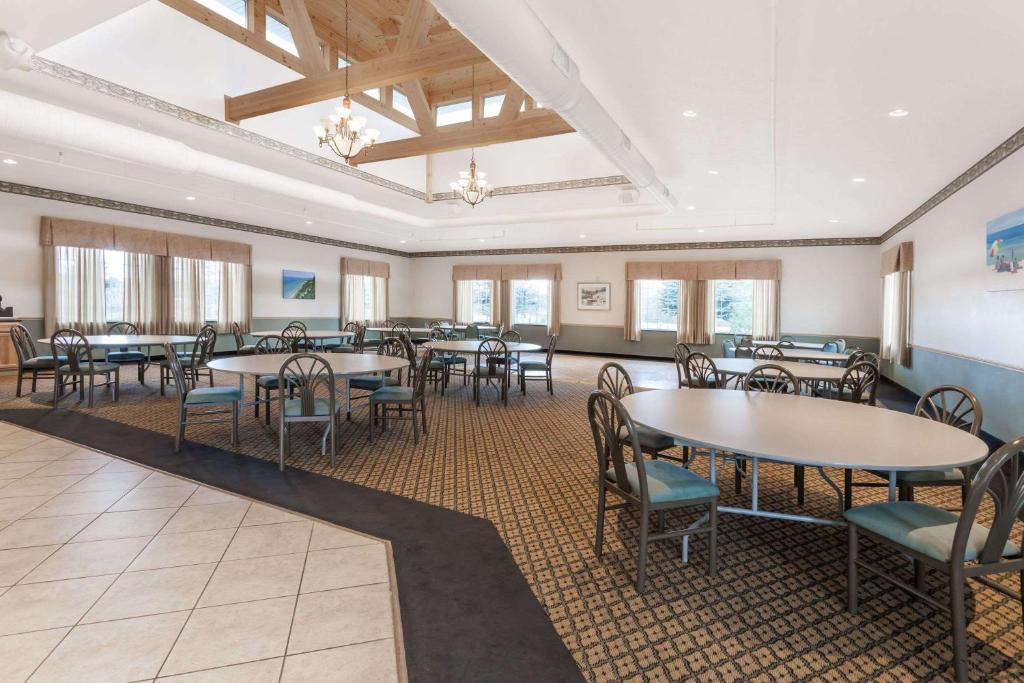 Days Inn by Wyndham Pentwater photo