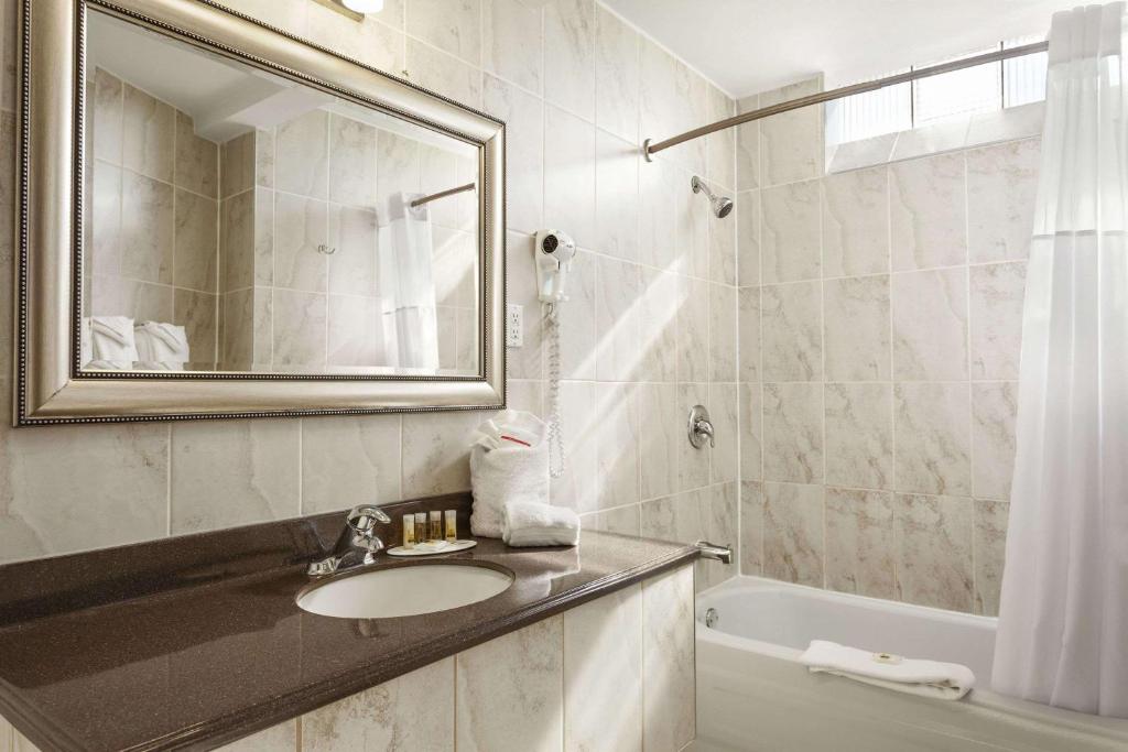 Days Inn by Wyndham Montreal East - Resim 15