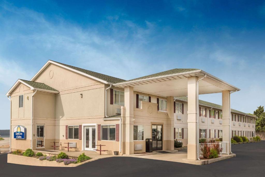 a rendering of a hospital building at Days Inn by Wyndham Osage Beach Lake of the Ozarks in Osage Beach