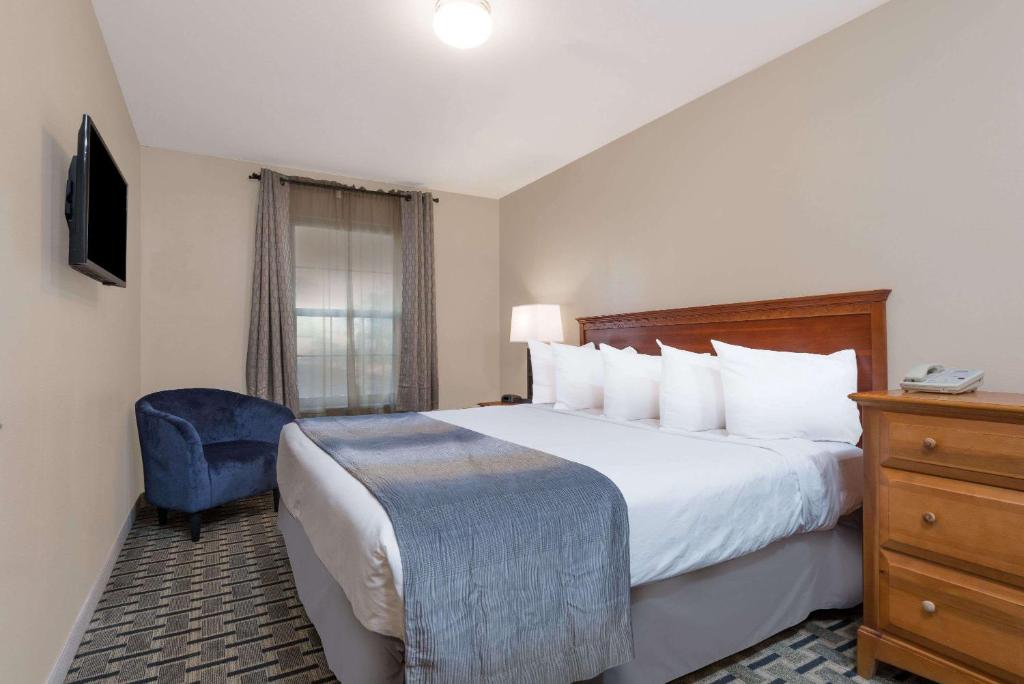 Days Inn & Suites by Wyndham Sellersburg - King Room - Nichtraucher