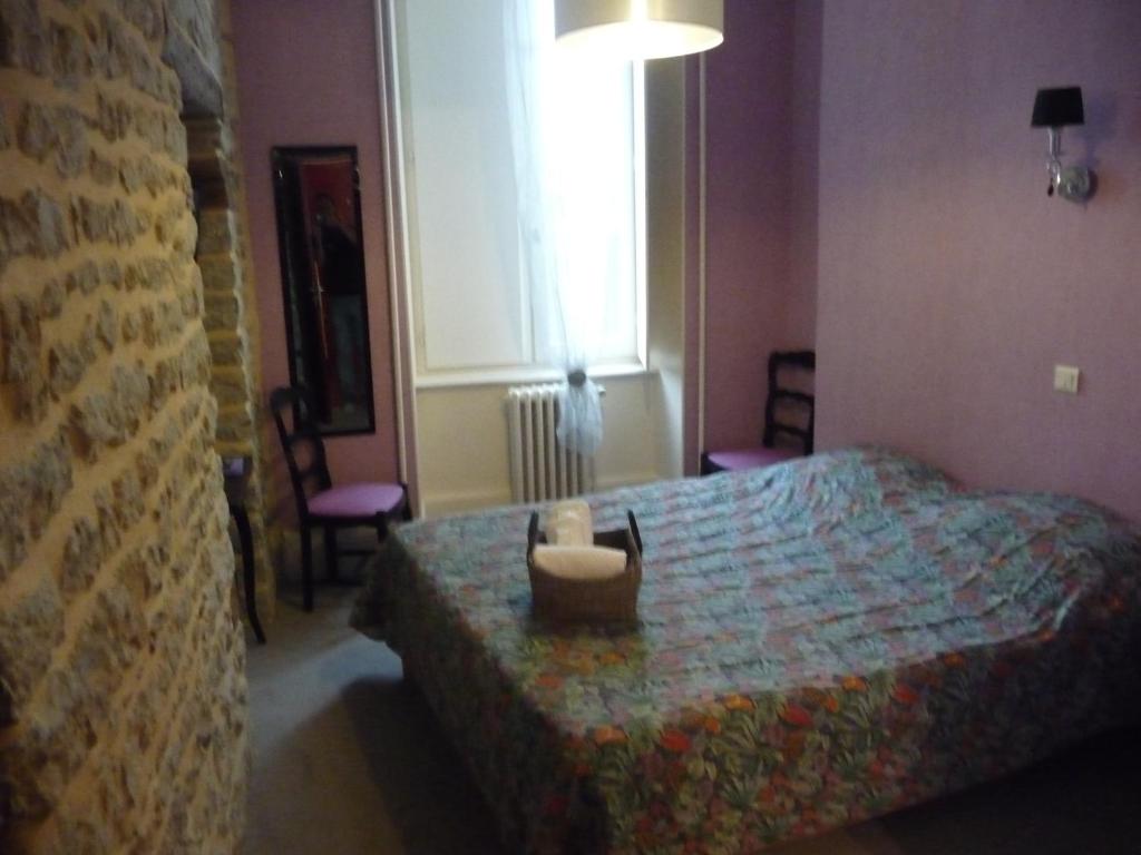 Postel nebo postele na pokoji v ubytování Hôtel du Commerce