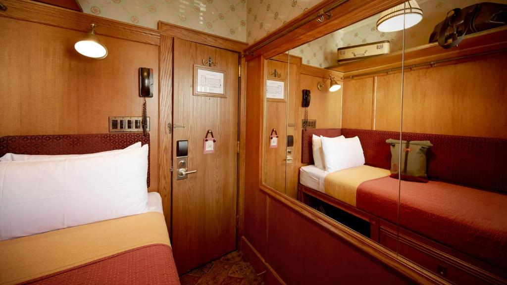 Postel nebo postele na pokoji v ubytování The Jane Hotel