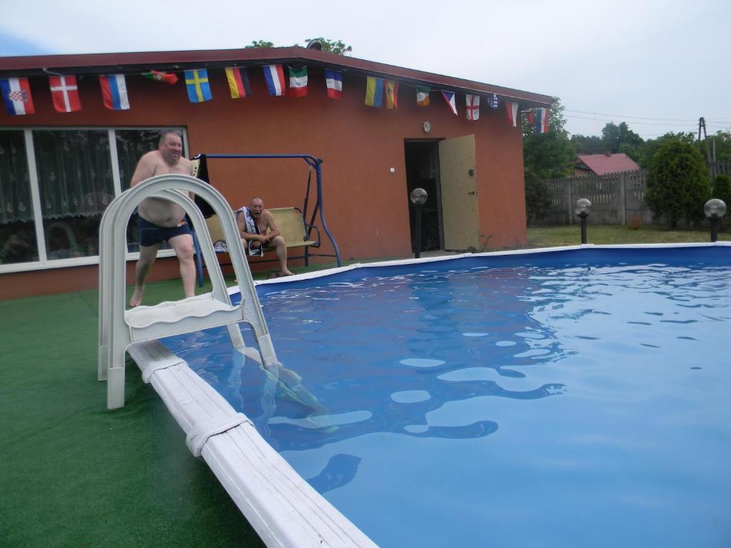 Centrum Wypoczynkowe Karman 내부 또는 인근 수영장