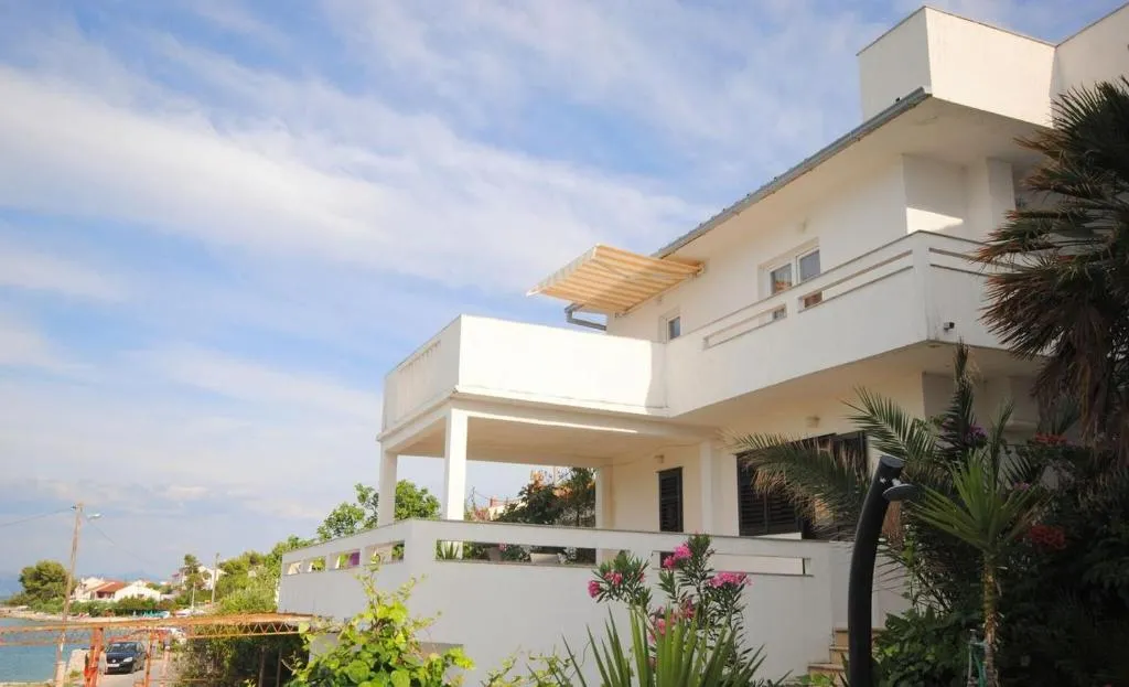 Apartments by the sea Arbanija, Ciovo - 11514, Trogir, Croaţia