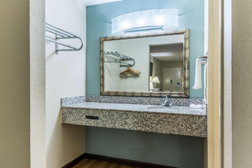 Motel 6-Kenly, NC photo