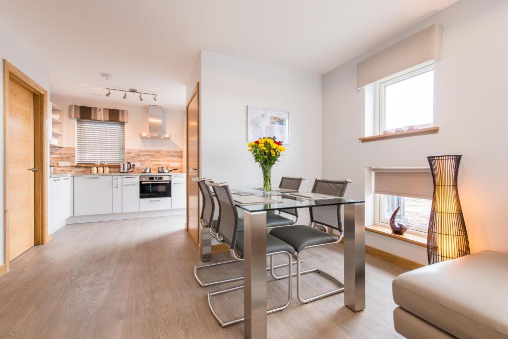 A kitchen or kitchenette at Dalriada Lodges Garron