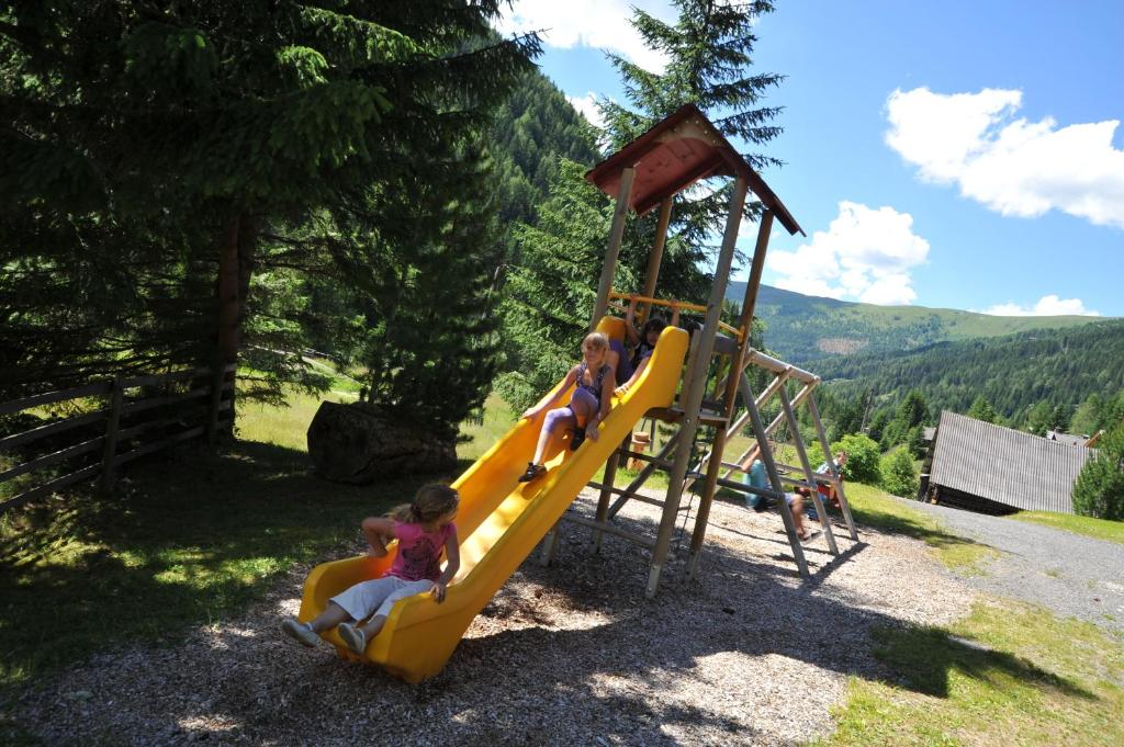Herní místnost nebo prostor pro děti v ubytování Gasserhütte