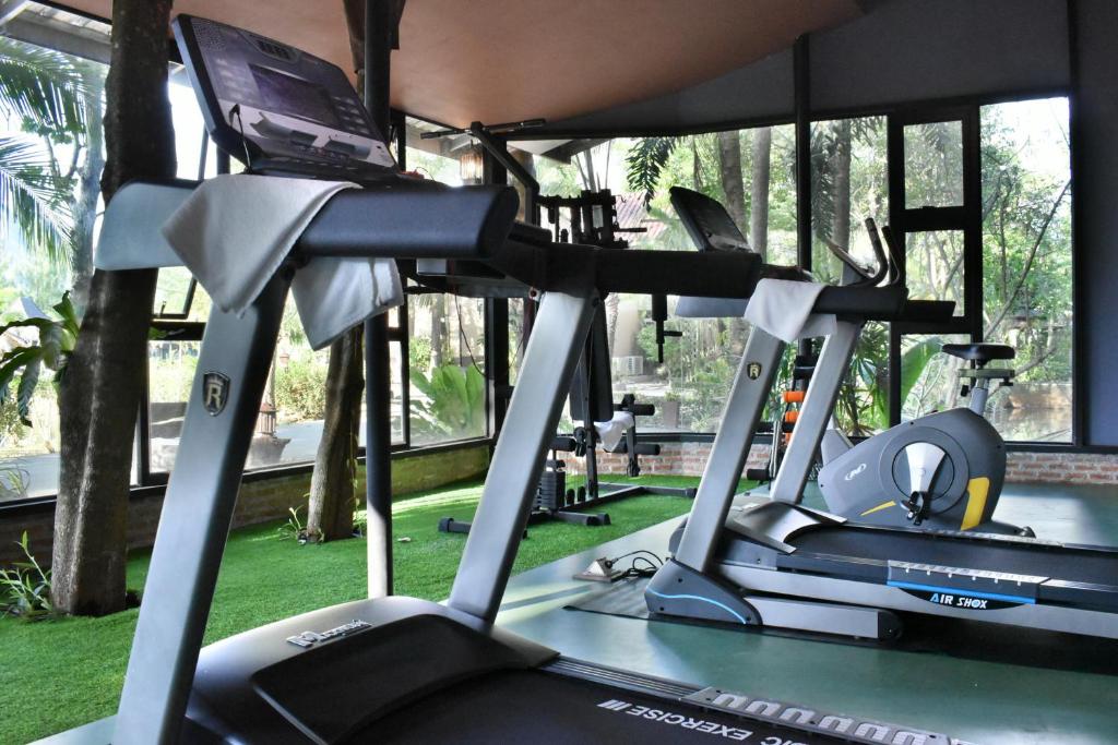 Fitness centrum a/nebo fitness zařízení v ubytování Poonsiri Resort Aonang-SHA Extra Plus