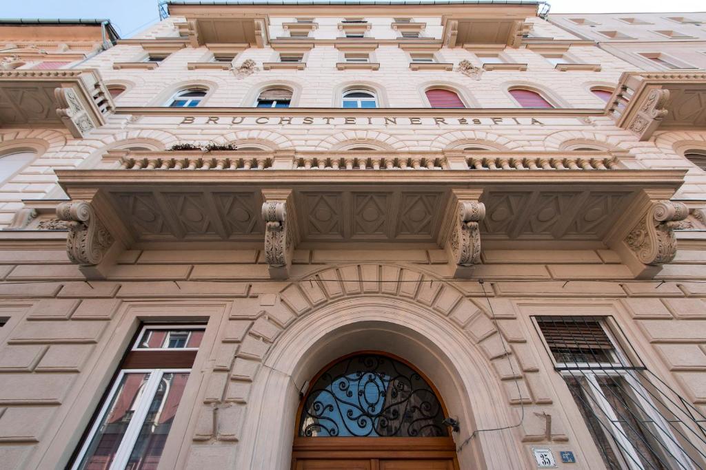The facade or entrance of Apartment near the Heroes Square
