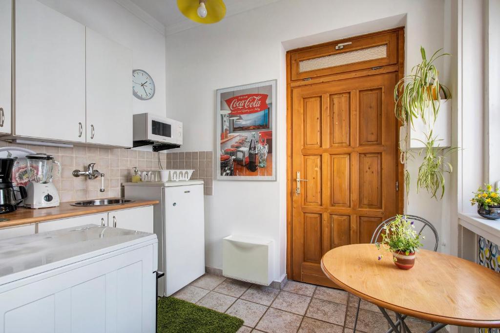 A kitchen or kitchenette at Apartment near the Heroes Square
